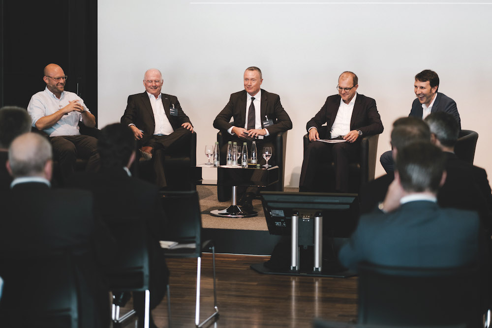 Intensive Diskussion zwischen den erfahrenen Teilnehmern (v.l.n.r.: Johannes M. Mayer, Jürgen Tauscher, Andreas Hubert, Ralph M. Meunzel, Markus Berger-de Leòn).