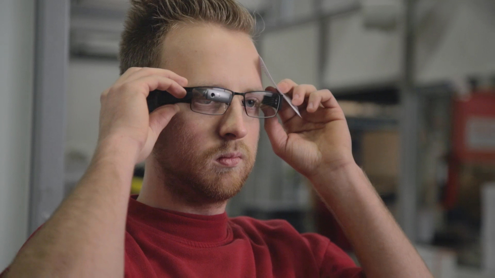 Im aktuellen Test wurden Lagerfachkräfte in Bergen op Zoom für einen Zeitraum von drei Wochen mit speziellen Datenbrillen wie Google Glass oder VuzixM100 ausgestattet.
