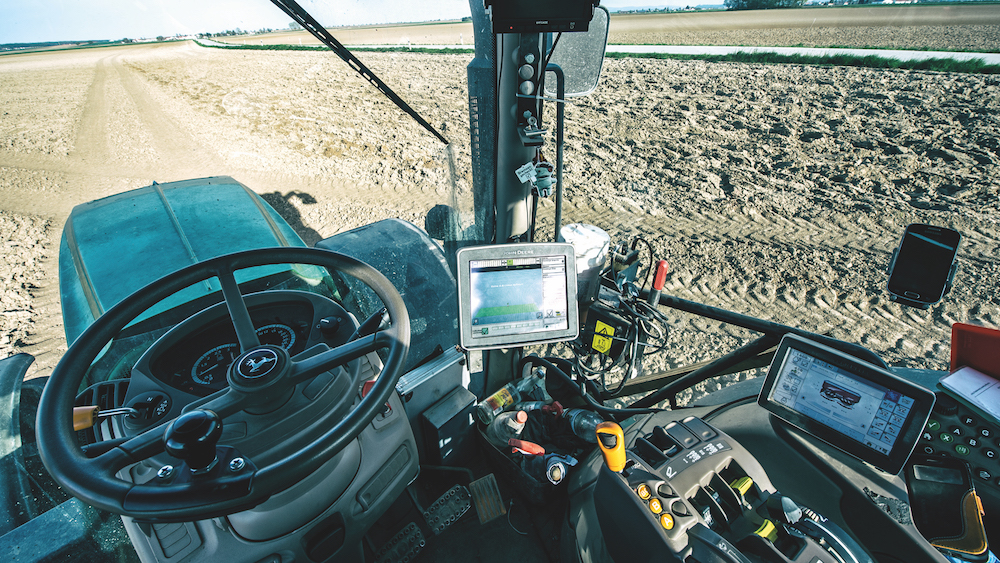 Zur digitalen Landwirtschaft gehören auch entsprechend ausgestattete Traktoren. /Quelle: DLR)