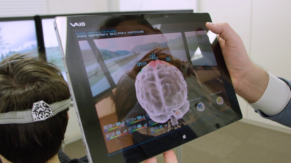 Mittels Augmented Reality (AR) kann der Fluß der Gehirnströme auch auf einem Tablet angezeigt werden (Nissan)